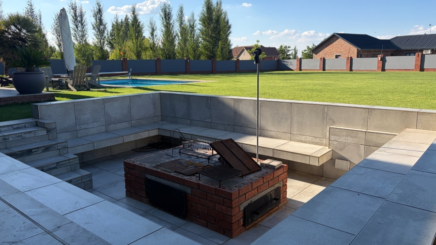 4 Bedroom Property for Sale in Grimbeeck Park North West